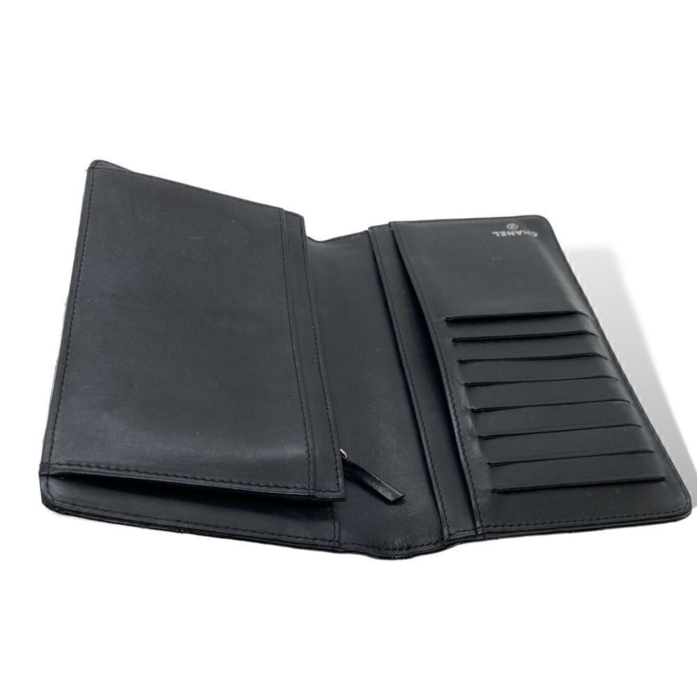 Chanel CC Yen Wallet in Quilted Patent Leather - Picture 8 of 11